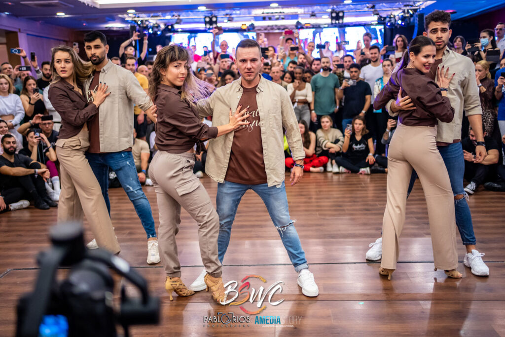 Bailarines de bachata sensual